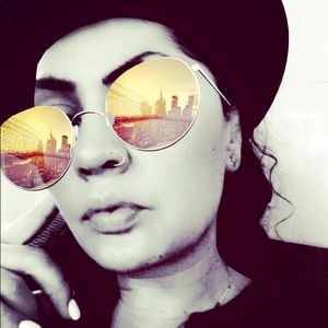 Meet your Posher, Vic